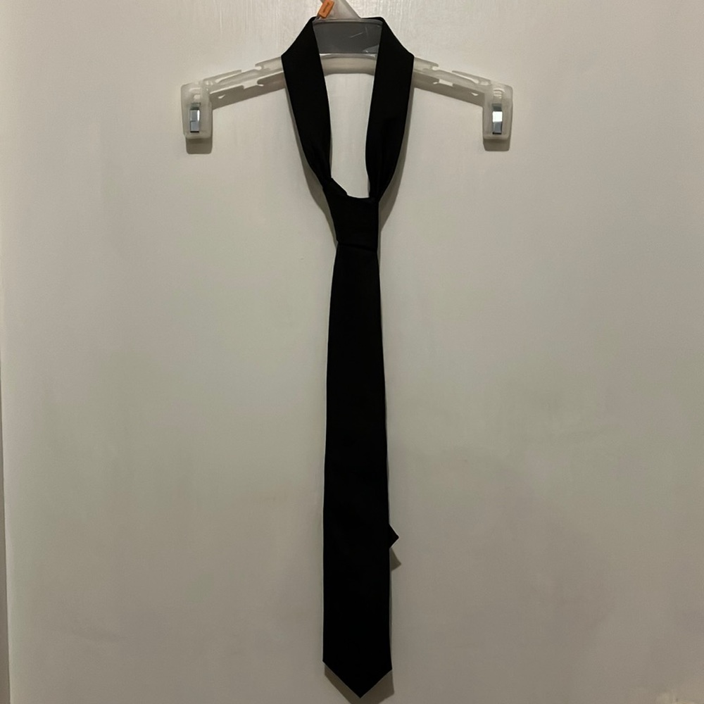 NEVER WORN Black tie